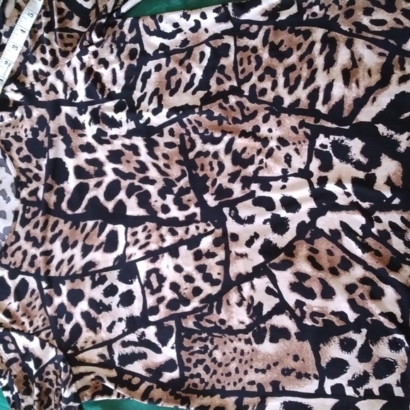 SUSAN GRAVER ANIMAL PRINT FLUTTER SLEEVE TOP WITH PEEK-A-BOO OPENING - Picture 8 of 8